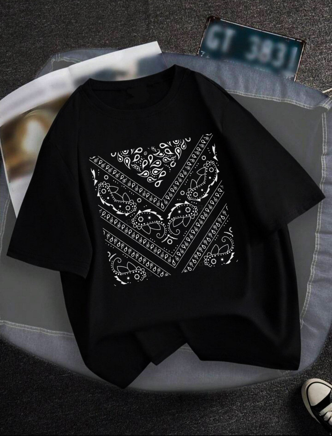 "Effortlessly Cool: Oversized Streetwear unisex Tees for Trendsetting "